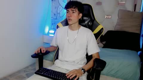 johnny_cagee online show from December 14, 2025, 4:07 am