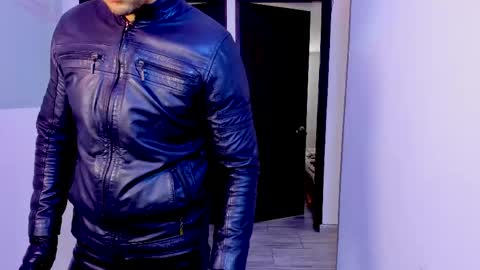 Snapshot of johnny_seens1 chatting on May 29, 2026, 5:44 pm Johnny online show from May 29, 2026, 5:44 pm