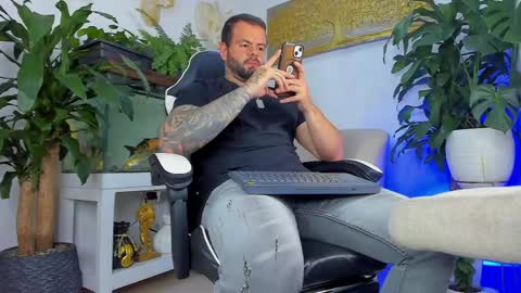 Snapshot of johnnygrayson_ chatting on May 10, 2026, 1:22 am JOHNNY online show from May 10, 2026, 1:22 am