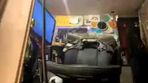 johnnyshung1 online show from June 17, 2026, 11:34 am