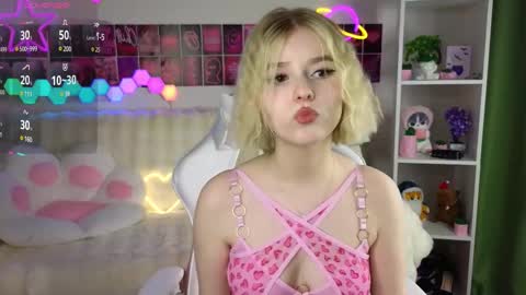 Paula online show from March 7, 2025, 1:53 am