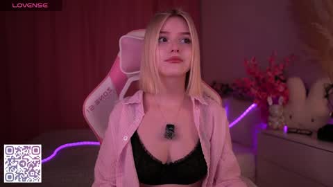 Paula online show from May 1, 2026, 1:43 am