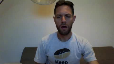 jojo19844 online show from October 16, 2025, 4:46 am