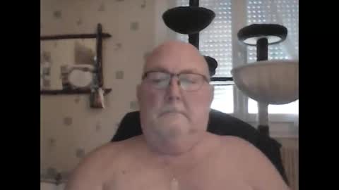 Snapshot of jojo60000529566 chatting on December 17, 2024, 10:23 am jojo60000529566 online show from December 17, 2024, 10:23 am