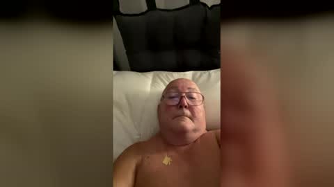 Snapshot of jojo60000529566 chatting on December 15, 2025, 8:24 pm jojo60000529566 online show from December 15, 2025, 8:24 pm