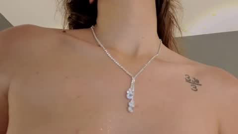 Snapshot of jolie_lov chatting on October 8, 2025, 1:20 pm jolie_lov online show from October 8, 2025, 1:20 pm