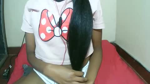 joliekah27 online show from December 14, 2025, 8:46 pm