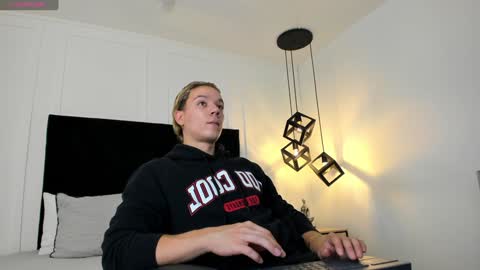 Jonathan Danielss  online show from January 3, 2025, 11:35 am