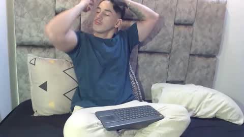 jonathancast08 online show from May 17, 2026, 2:02 pm