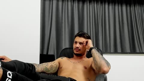 Snapshot of jonnyporn1 chatting on January 17, 2025, 3:12 am jonnyporn1 online show from January 17, 2025, 3:12 am