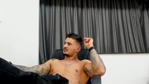 Snapshot of jonnyporn1 chatting on January 18, 2025, 12:02 am jonnyporn1 online show from January 18, 2025, 12:02 am