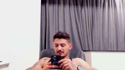 Snapshot of jonnyporn1 chatting on January 22, 2025, 6:20 am jonnyporn1 online show from January 22, 2025, 6:20 am