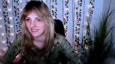 jose_fairy online show from September 12, 2025, 7:25 pm