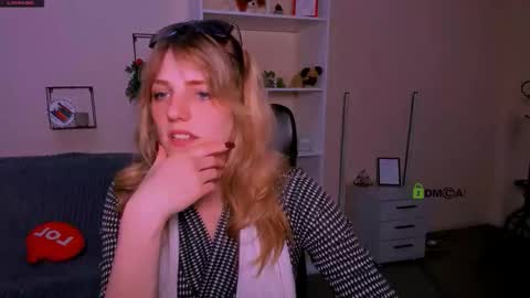 jose_fairy online show from October 6, 2025, 7:33 pm