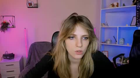 jose_fairy online show from November 11, 2025, 10:04 am