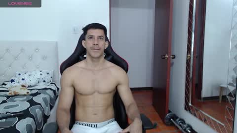jose_rumbero91 online show from February 10, 2025, 11:57 am