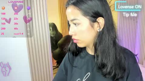 Snapshot of joselyn_tay chatting on June 4, 2026, 12:11 pm Joselyn online show from June 4, 2026, 12:11 pm