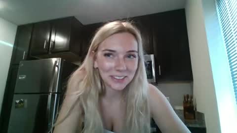 Snapshot of josiexmae chatting on June 23, 2026, 11:25 pm Josie Mae online show from June 23, 2026, 11:25 pm