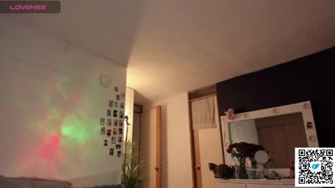 josephine   independent model    online show from February 7, 2025, 2:08 am