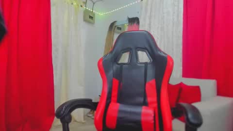 josue_linares online show from November 11, 2025, 7:08 am