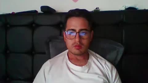josux8 online show from January 15, 2026, 4:44 pm