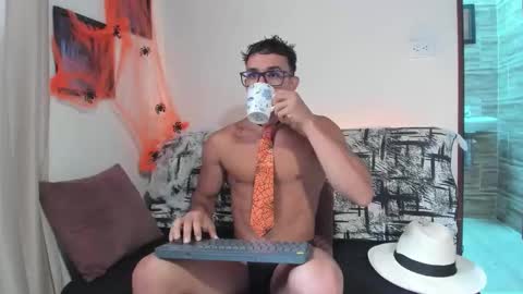 Im Jouliano online show from October 30, 2025, 8:42 pm