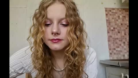 Kira online show from March 17, 2026, 3:33 am