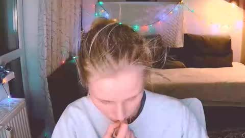 Snapshot of joy_keys chatting on December 23, 2024, 8:03 pm joy_keys online show from December 23, 2024, 8:03 pm