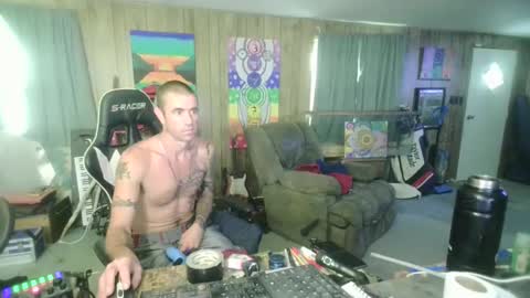 jrizzle1111 online show from October 10, 2025, 1:32 pm