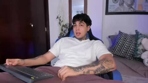 Snapshot of juan_alvarez18 chatting on November 19, 2025, 12:10 am juan_alvarez18 online show from November 19, 2025, 12:10 am