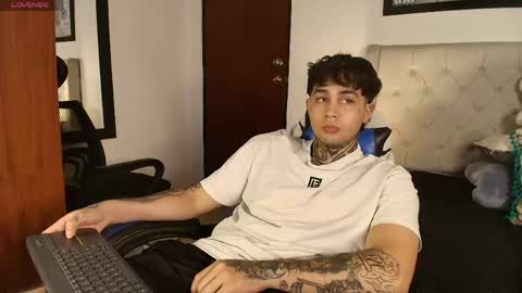juan_alvarez18 online show from June 3, 2026, 5:54 am