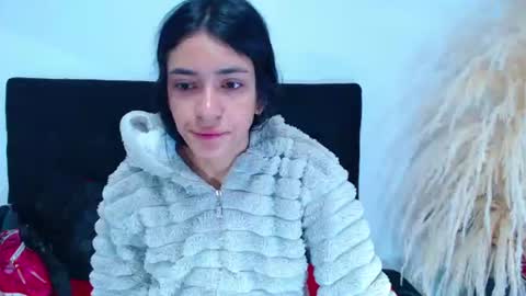 Snapshot of juan_and_luciana chatting on July 1, 2026, 11:45 am online show from July 1, 2026, 11:45 am