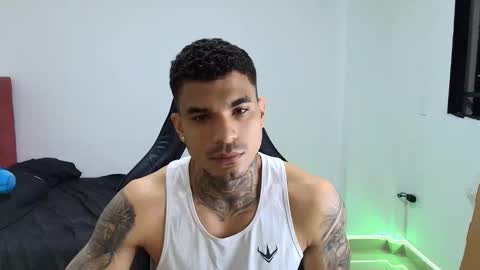 Snapshot of juan_gomez_1 chatting on December 17, 2025, 5:13 am juan_gomez_1 online show from December 17, 2025, 5:13 am