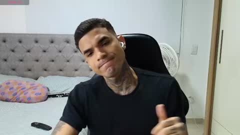 juan_gomez_1 online show from June 19, 2026, 8:51 am