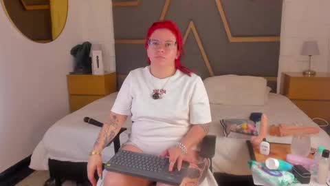 Juana Valkiria online show from May 11, 2026, 3:12 am