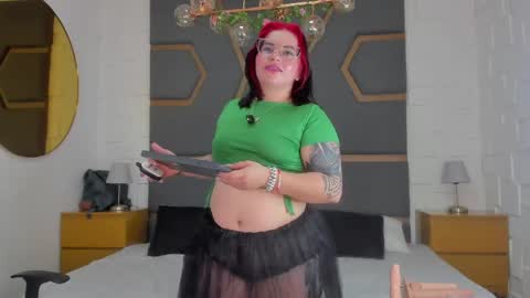 Juana Valkiria online show from May 12, 2026, 3:25 am