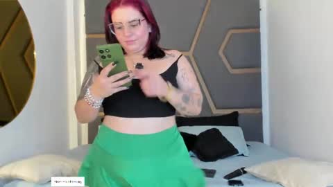 Juana Valkiria online show from June 19, 2026, 3:44 am