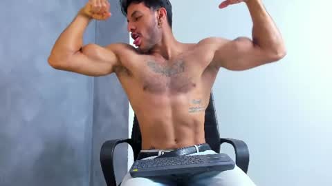 Juan Esteban online show from July 28, 2026, 2:13 pm
