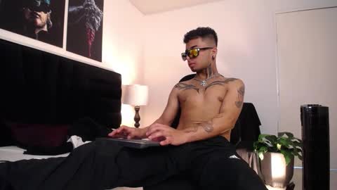 juancamilo66_ online show from January 5, 2025, 7:49 pm