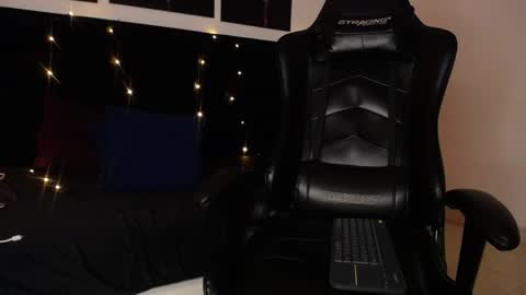 juancamilo66_ online show from February 4, 2025, 3:11 am