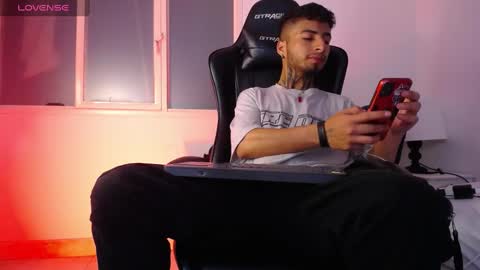 juancamilo66_ online show from February 18, 2025, 4:58 am