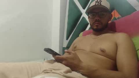 Snapshot of juanfe_style chatting on October 10, 2025, 12:42 am juanfe_style online show from October 10, 2025, 12:42 am