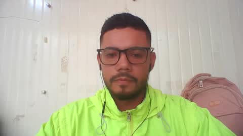 Snapshot of juanfe_style chatting on November 6, 2025, 3:57 pm juanfe_style online show from November 6, 2025, 3:57 pm