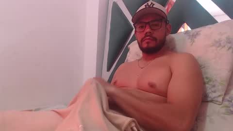 Snapshot of juanfe_style chatting on November 17, 2025, 4:57 pm juanfe_style online show from November 17, 2025, 4:57 pm