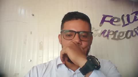 Snapshot of juanfe_style chatting on December 4, 2025, 3:21 pm juanfe_style online show from December 4, 2025, 3:21 pm