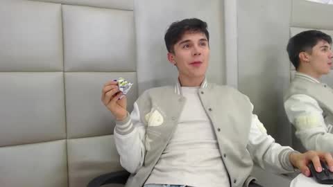 Snapshot of juangomm chatting on December 15, 2025, 3:55 am JuanGomm online show from December 15, 2025, 3:55 am