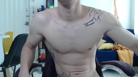 Snapshot of juanisimo_ chatting on February 18, 2025, 5:10 pm JUANISIMO online show from February 18, 2025, 5:10 pm