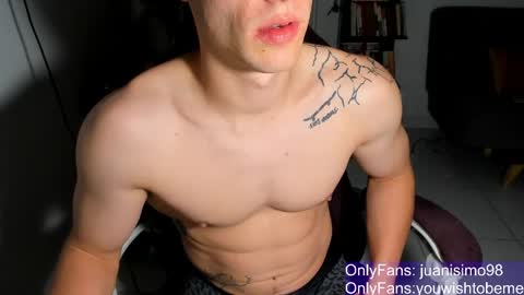Snapshot of juanisimo_ chatting on May 4, 2026, 1:56 am JUANISIMO online show from May 4, 2026, 1:56 am