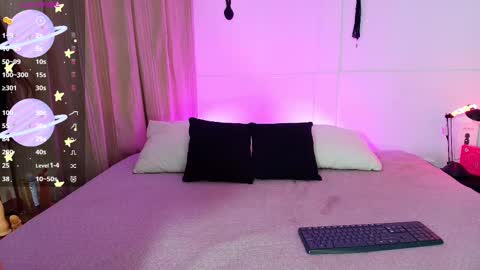 Snapshot of juanitablue chatting on November 24, 2025, 4:18 pm Blue online show from November 24, 2025, 4:18 pm