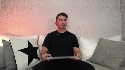 Juan k online show from November 8, 2025, 1:44 pm